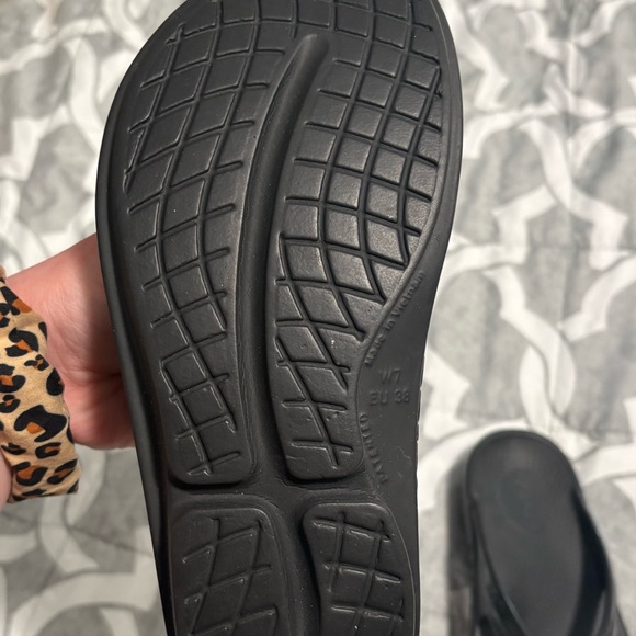 OOFOS SANDALS - Picture 4 of 7